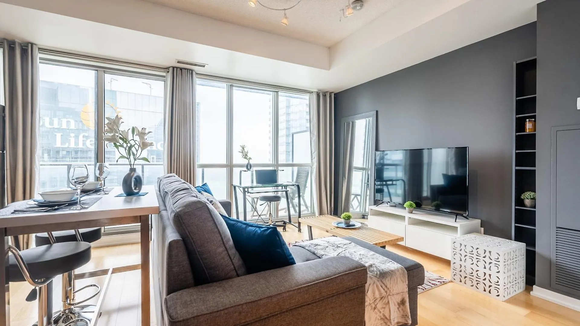1Br Luxury Condo - Downtown Toronto 0*,  Canada